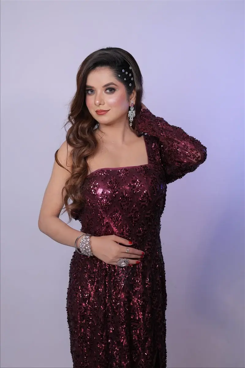 glamorous cocktail makeup with softly sculpted skin and statement eyes by Priyanshi in Roorkee
