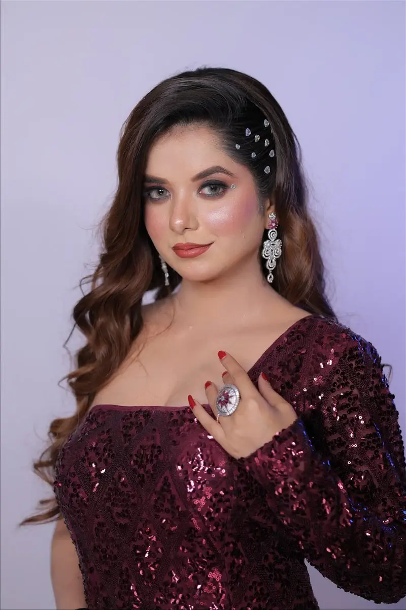 glamorous cocktail makeup with softly sculpted skin and statement eyes by Priyanshi in Roorkee