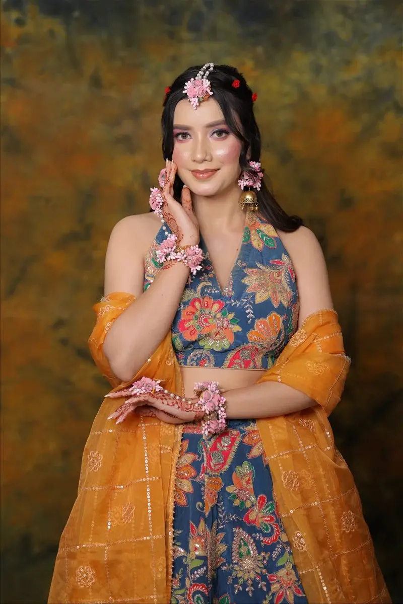 fresh Haldi and Mehendi makeup with floral jewellery and a joyful finish by Priyanshi in Roorkee