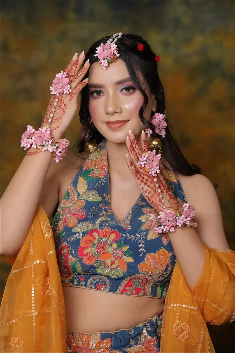 fresh Haldi and Mehendi makeup with floral jewellery and a joyful finish by Priyanshi in Roorkee