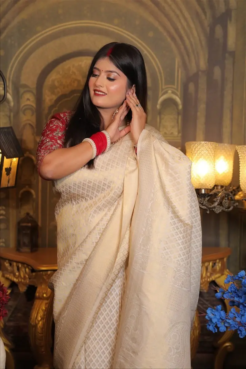 sophisticated reception makeup with balanced evening glamour by Priyanshi in Roorkee